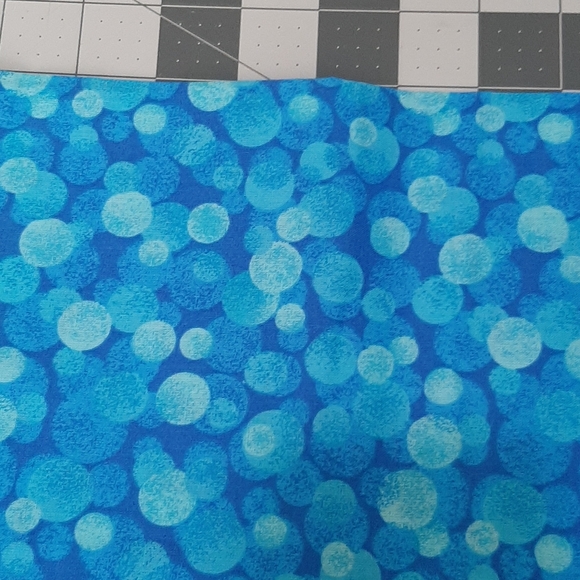 Blue fabric with spots/dots/bubbles - Picture 2 of 3